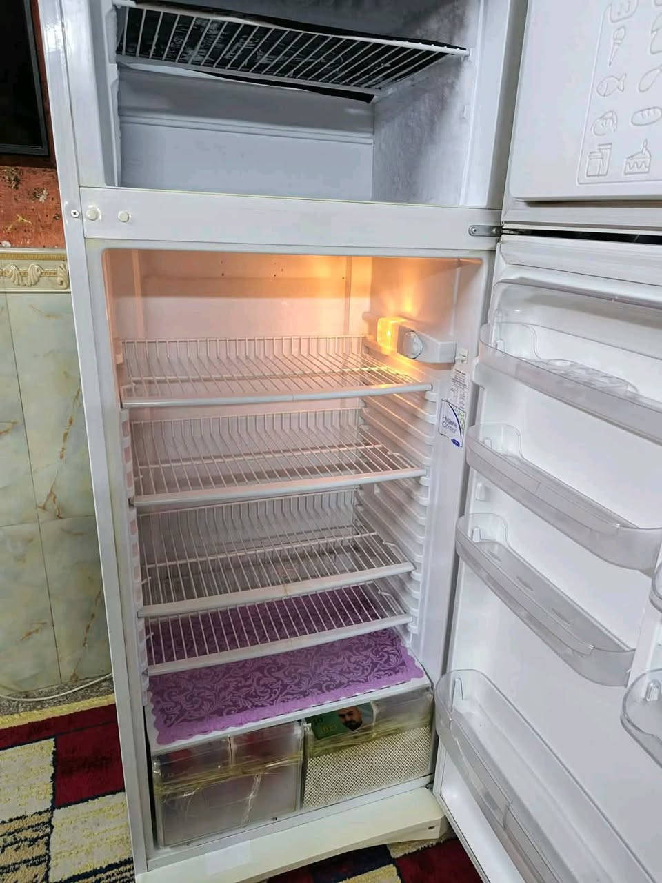 ثلاجه 28 قدم تجميد فول
طباخ فريش مصري كوله شغال ع الفحص(المكان حي الجهاد) 
اوفن ممستعمل جديد اكو توصيل ***********
براد شغال حار وبارد
