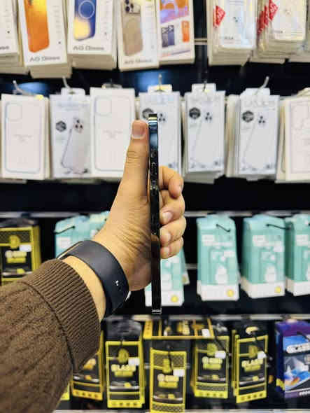 السلام عليكم للبيع 
iPhone 12 pro max 
ذاكره 512 
بطاريه 72‎%‎ ابد ميصرف بلادي 
لون اسود نموذج M الجهاز وتر بروف ممصلح ولا ملعوب بيه كله شغال مابيه اي خلل وين ميعجبك افحص السعر قفل 420 الف مكاني بغداد مدينه الصدر رقمي ***********
