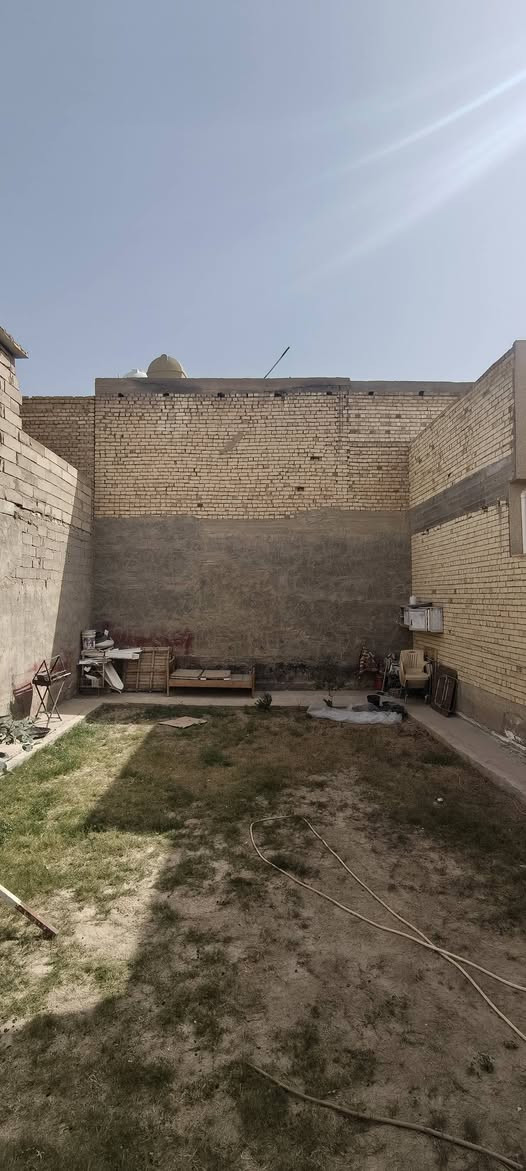 السلام عليكم بيت للبيع الموقع حي السلام قطاع 16 خلف گراج الكوسترات المساحة 255 واقع حال و 253 بالسند البيت على ساحة ركن البناء منة 150 متر و قطعة 105 متر للمزيد من المعلومات الاتصال على الرقم
‏***********
