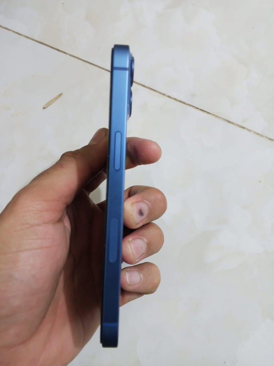 السلام عليكم
ايفون ١٣ عادي مبدل شاشه اصليه وشاصي 
 شرق اوسط
ذاكرة ١٢٨ 
بطارية ٨٨ ما مبدله
الباقي كلة شغال الجهاز جديد بس ذني مبدلات 
السعر ٢٧٥ وبي مجال بسيط او مراوس
مكاني ديوانية 
***********
