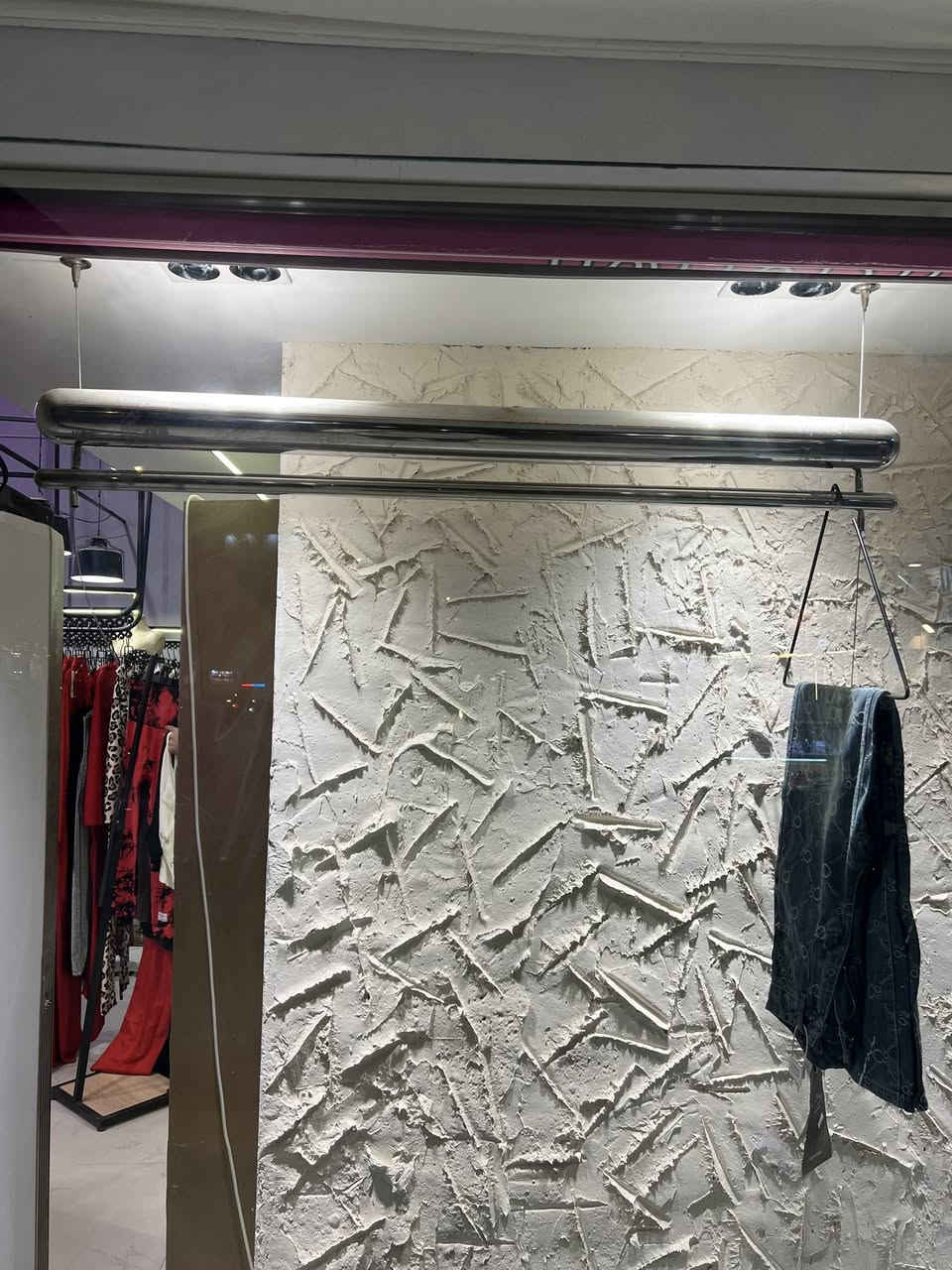 ستاند ديكور للبيع
سل ستيل عرض ١٢٠ 
تتحكم برتفاعه بسيم يجي وياه
ديكور داخلي وخارجي ...
السعر ٥٠ الف ديكور صيني 
*********** متواجد فقط وتساب ؟
