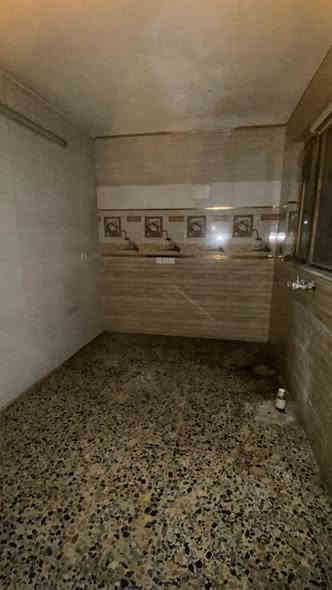 للإيجار ١٥٠ متر طابق اول نضيف جدآ 
يحتوي عل غرفتين سويت نوم وصاله ومطبخ 

السعر ٦٠٠ الأستفسار *********** 📞
