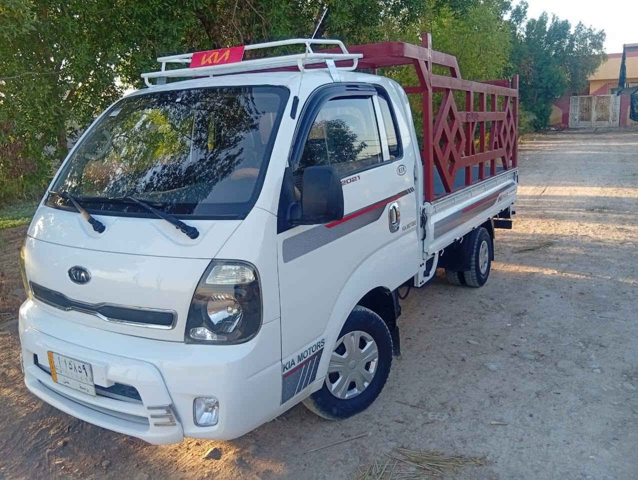 السلام عليكم كيا بنكو للبيع رقم واسط مشروع وطني 
سياره جاهزه محرك وكير واكسن خير من يم والله شاصي كفاله كهربائيات كلها شغاله صدر جديد تخم تاير جديد 
باتري جديد سياره جاهزه مال جناي مكان بغداد 
رقم الهاتف ***********
