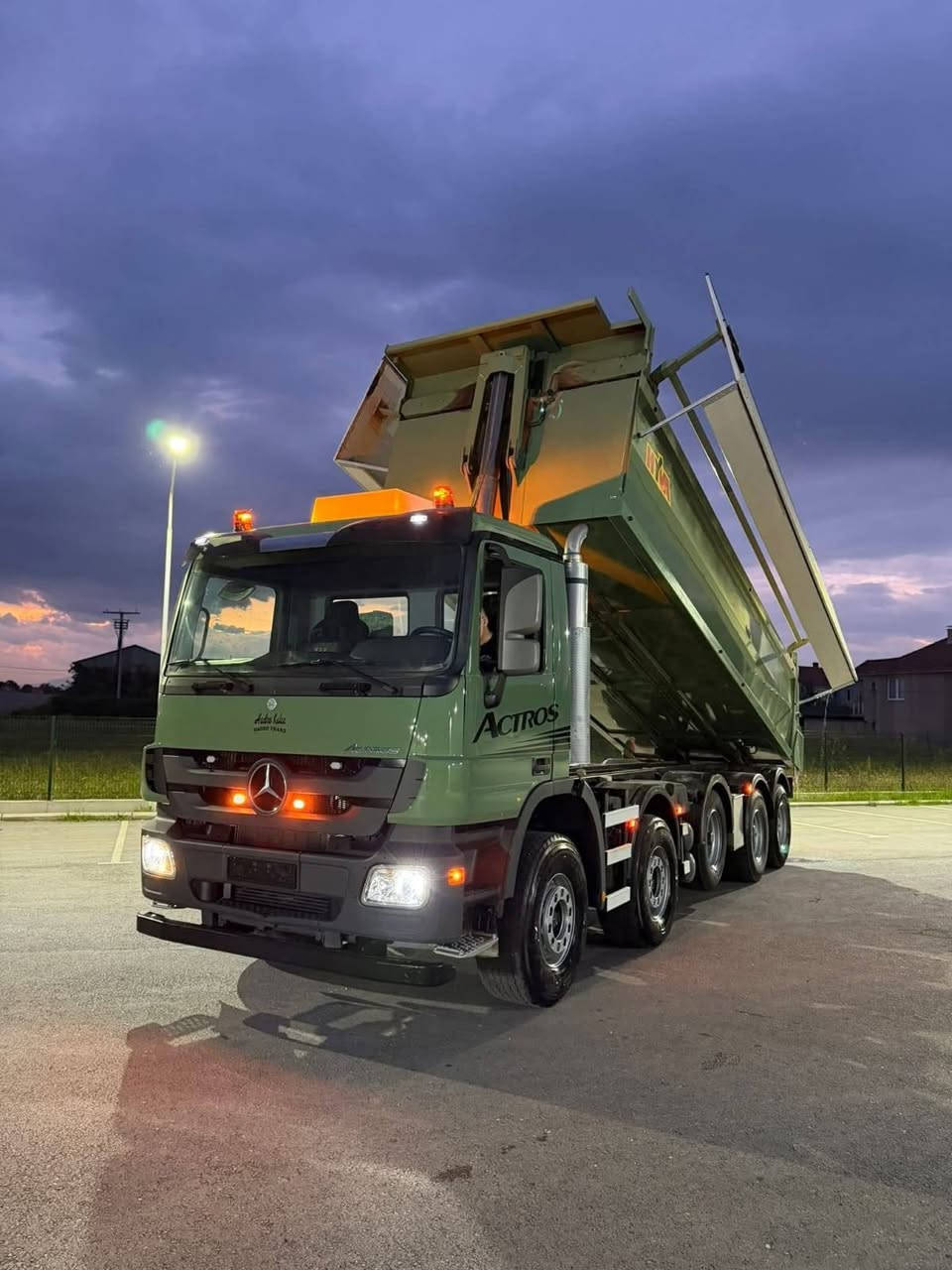 Mercedes Actros 🐻 🦾 50/44  10x4 🦾 Bluetec Euro 5 🥶Kipper Hyva 👍🏻 Termo Hardox 25m3 🏆موديل 2014
سياره مكفول من كلشي 
الماني 
كير كهربائي كلاج 
السعر70الف دولار شامل كمرك ضريبة شحن مدة الوصول ٢٠يوم بعد الاتفاق


**إذا كنت صاحب هذا الإعلان وتريد حذفه لأي سبب، رجاءا أرسل رسالة إلى الدعم الفني**