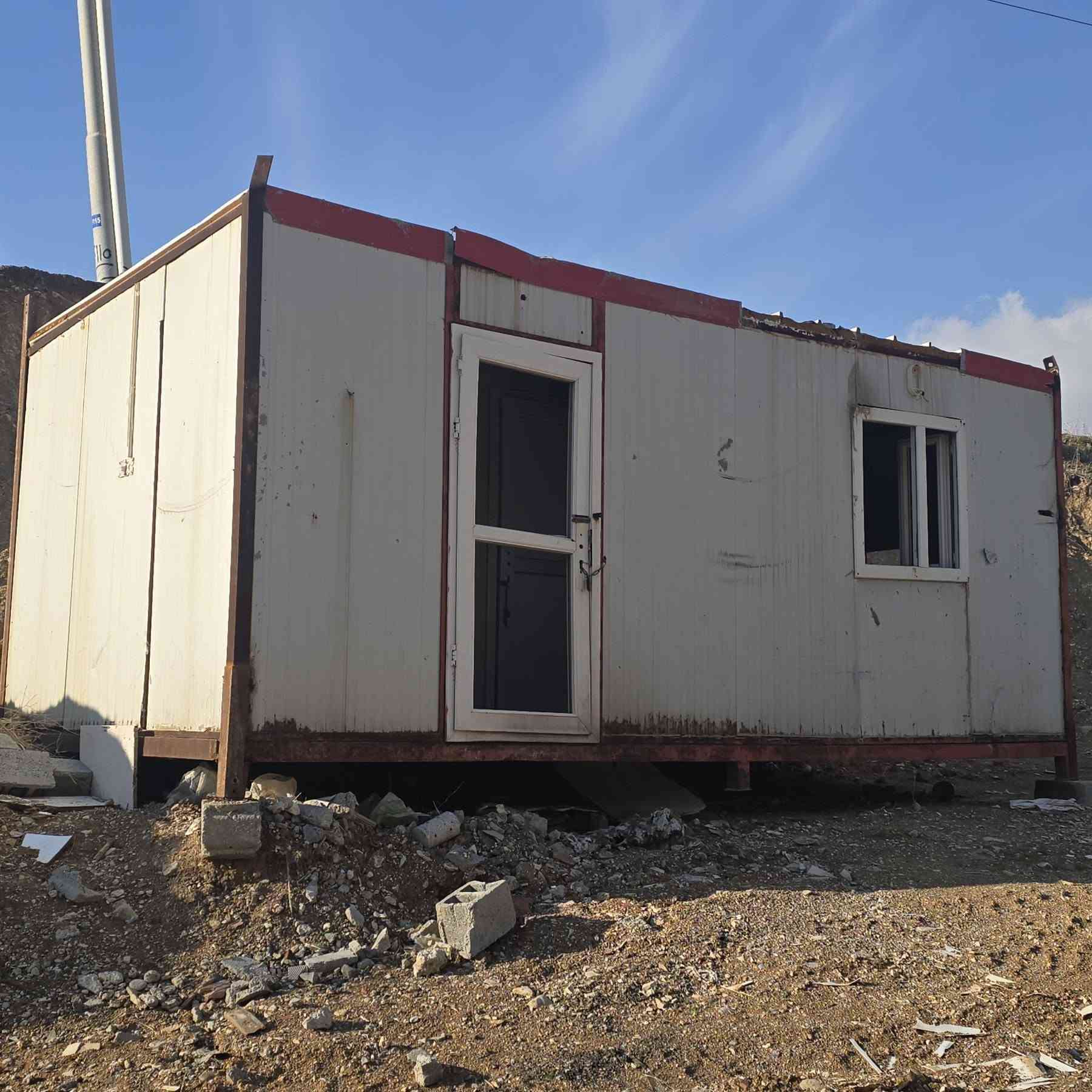 کابینە بۆ فرۆشتن ٦ بە ٣ 
دوو ژوور و ڕێڕەوێکی بچوکی  تێدایە قیاسەکانی لە ڕەسمەکە هەیە 
نرخی ٨ وەرەقە
ژمارەی خاوەنی:
***********
***********
سلێمانی السليمانية, العراق
