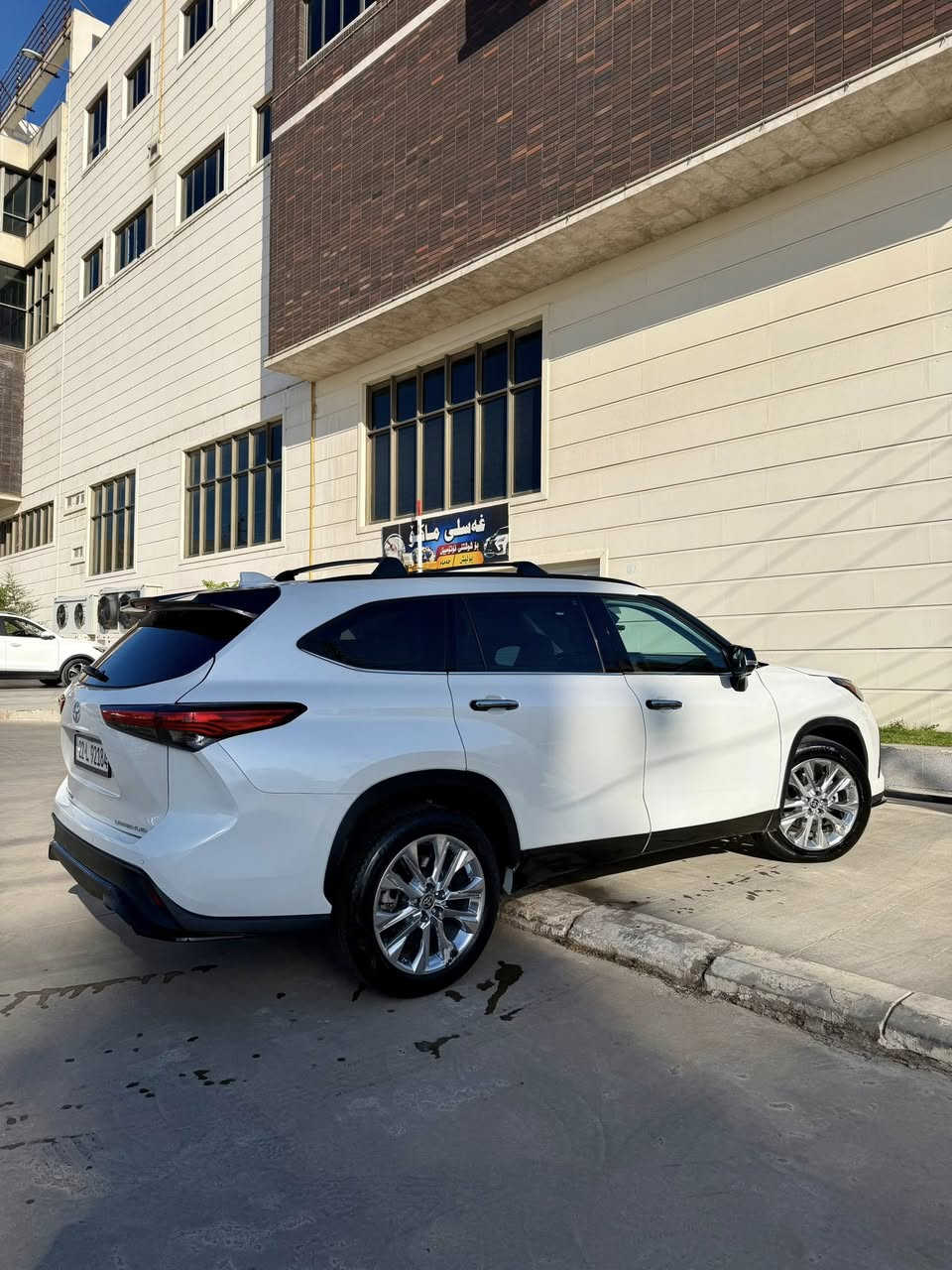 السلام عليكم للبيع هايلاندر Limited 2023
ماشية 25 الف ميل قابله للزيادة السياره مليانه مواصفات 
دفع رباعي
تبريد تدفئه كشنات 
فتحه 
جنطه كهرباء 
شاحن وايرلس 
خمس كامرات 
رادار أمامي وخلفي وجانبي 
الستيرن هيتر والمري هيتر 
الخ

مكانها السليمانية ***********

واتساب ***********
