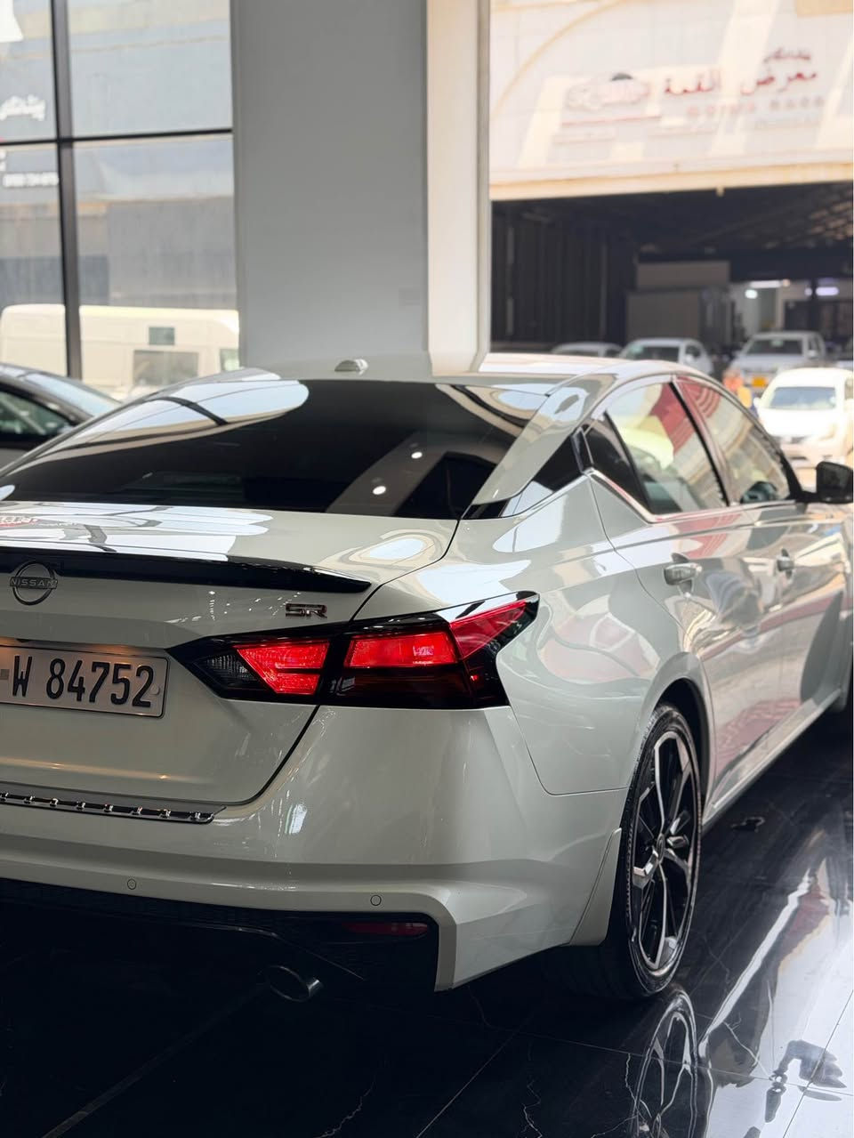 السلام_عليكم 
NISSAN ALTIMA SR
2023
ماشيه 26000mi
ضرر ربع باب صبغ فقط وجاملغ مبدل اصلي بدون صبغ
بدون ايرباك بدون دواخل 
للاستفسار 
***********
*********** أربيل, العراق
