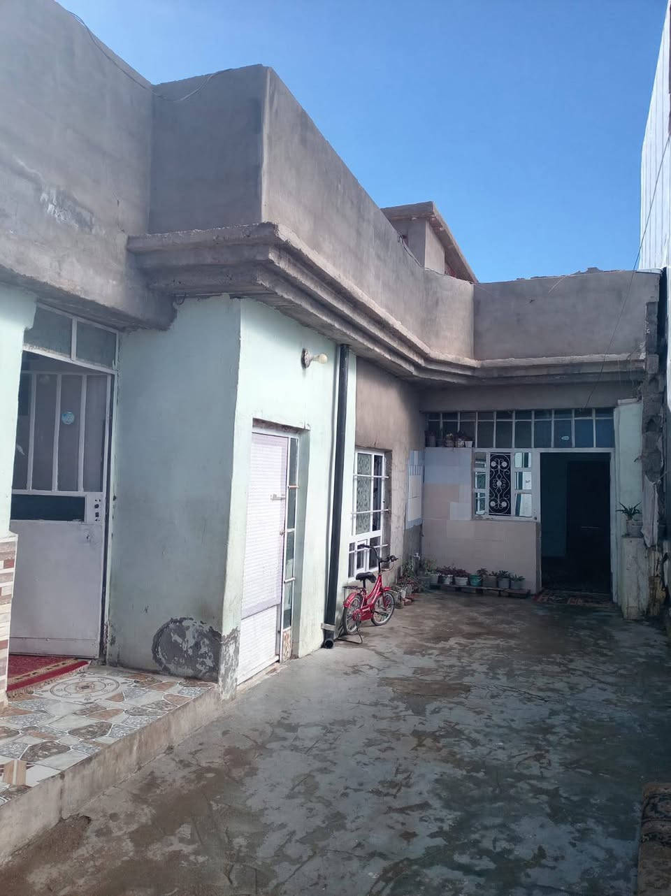 دار للبيع طابو ملك صرف 

الموقع / حي التاخي خلف اسواق روكان 

المساحة / 125 متر 

للاستفسار اكثر مراجعة مكتب الرحمن للعقار قرب جامع الشهداء مقابل مدرسة صدى العراق الابتدائيه 

او الاتصال على الرقم 

***********
