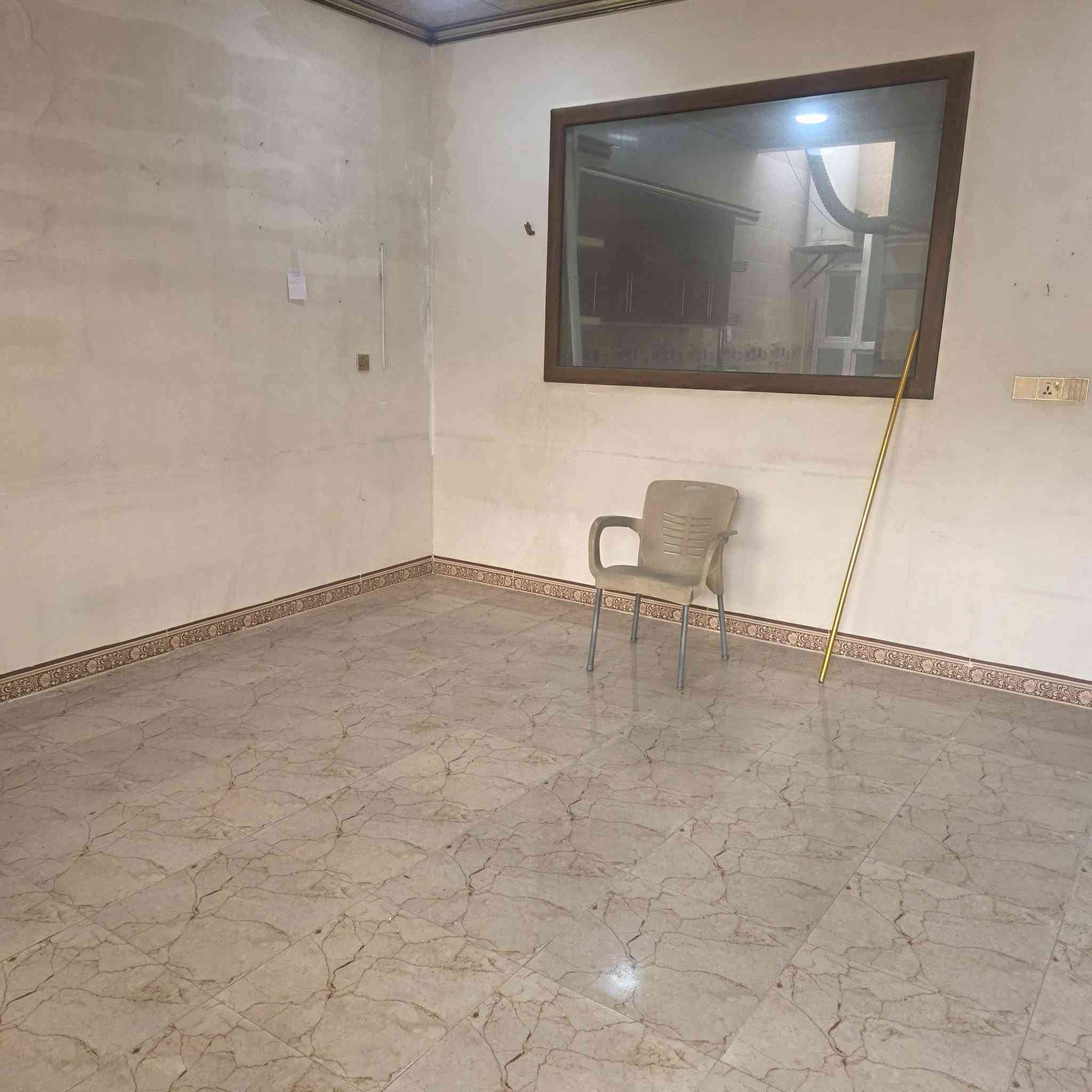 دار 100متر طابو للبيع 
بناء جديد فول كاشي بيت فارغ مع كاونتر و طباخ العنوان كركوك قادسية الثانيه قرب مسجد ريكا راست قريب على شارع العام للأستفسار مراجعة مكتب نور الكبير التجاري *********** السعر 75مليون
