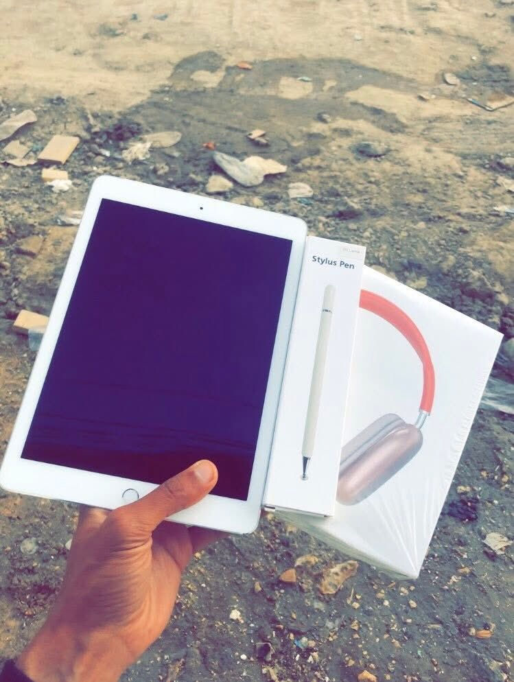 ipad 8 . نسخه شريحه . ذاكره 32
بطاريه 95% واعلى . إمريكي . نموذج M
نظافه 100%
ملحقات : قلم + سماعات airpodsMAX + كيبل
فحص + ظمان
سعر 149 الف مع توصيل 🔥
للحجز ارسل رقمك وعنوانك


**إذا كنت صاحب هذا الإعلان وتريد حذفه لأي سبب، رجاءا أرسل رسالة إلى الدعم الفني**