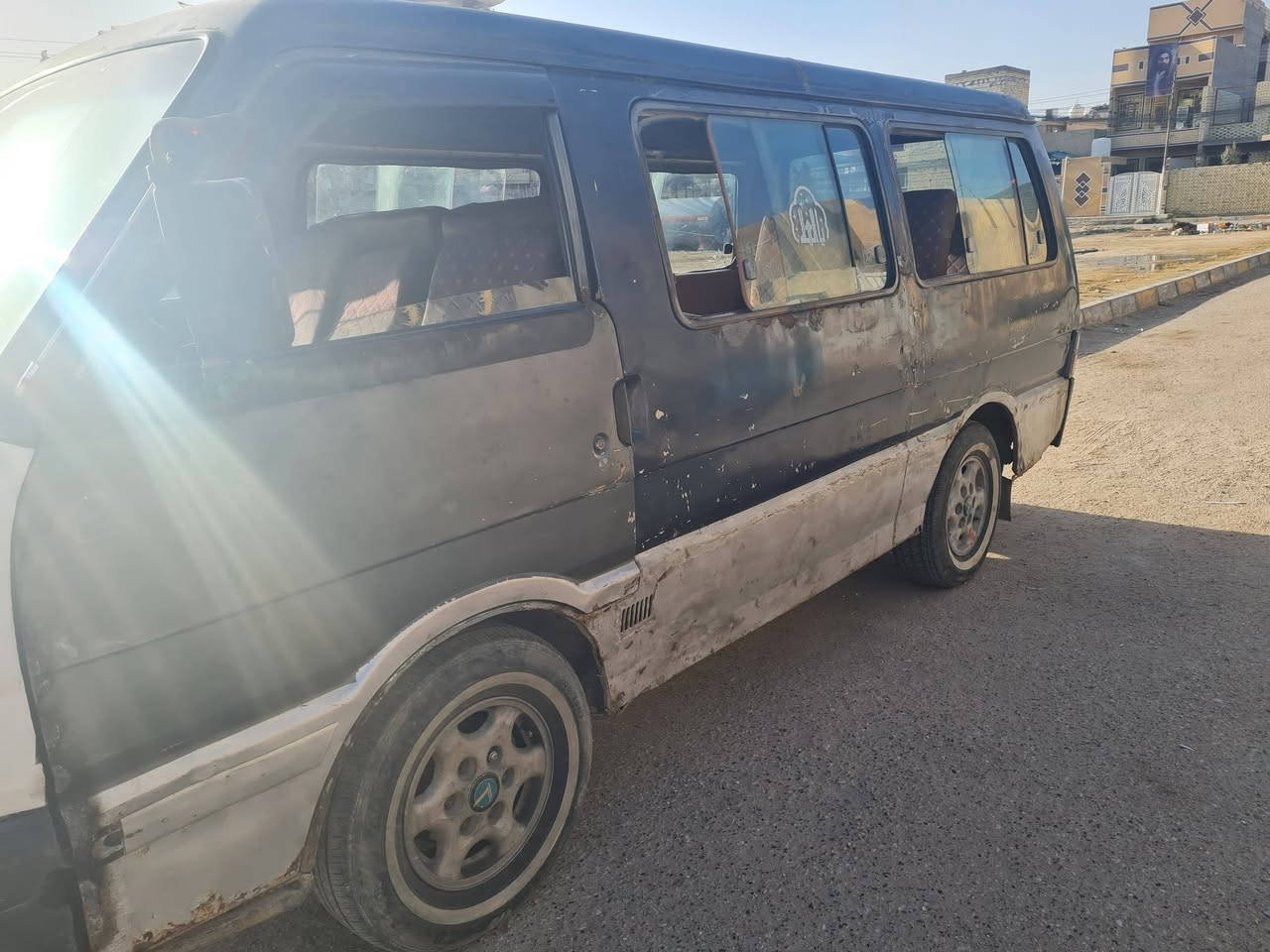 السلام عليكم كيه بسته للبيع موديل 94سنويه 28 مصفره هيه وغرامات خط حي العامل كهربائيات كله شغاله دوشمه وكاعيه جديده تخم تاير جديد حداديه نضيفه لاتنقيص ولا تبخير كير ومكينه خير من الله السعر 28 وبيهه مجال اتصل وبيك خير وتدلل *********** مكاني كربلاء حي العسكري قرب جامع الامام المهدي
