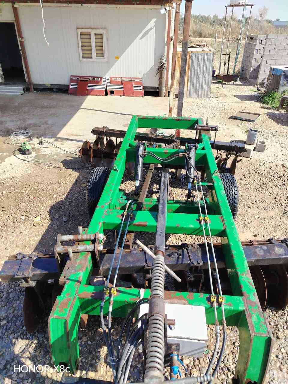 للبيع دسك البير حجم 24 جاهز الشغل العنوان واسط العزيزية معرض القمه ***********
***********
