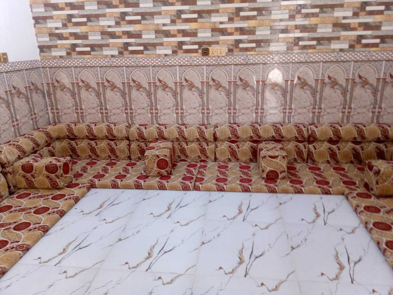 السلام عليكم يوجد ديوان ارضي للبيع 7دواشك +12مسند ظهري +7تكيات +3زوايه إضافه إلى مساند ظهري عدد 3 ودوشك اخر  مكاني قضاء الرفاعي : لاستفسار أكثر الاتصال على الرقم التالي :
***********
