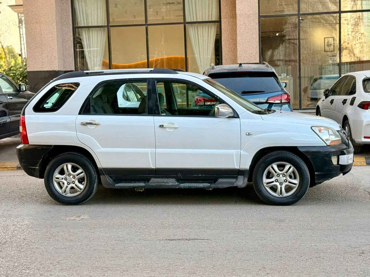 سبورتج مديل 2007 خليجي السعر 97 قابل للتفاوض الأستفسار اتصل*********** 
كفاله عامه من الضربه و الصبغ التبديل  مواصفات اشاير بل مري حساسات شاشه كبيره كامره خلفيه مكينه 2000 دوش مكينه وكير مكفولات حداديه جديده تخم تاير تبريد ثلج❄️  رقم بغداد مشروع وطني سنويه ل ٢٩ مكان سياره كربلاء كربلاء, العراق
