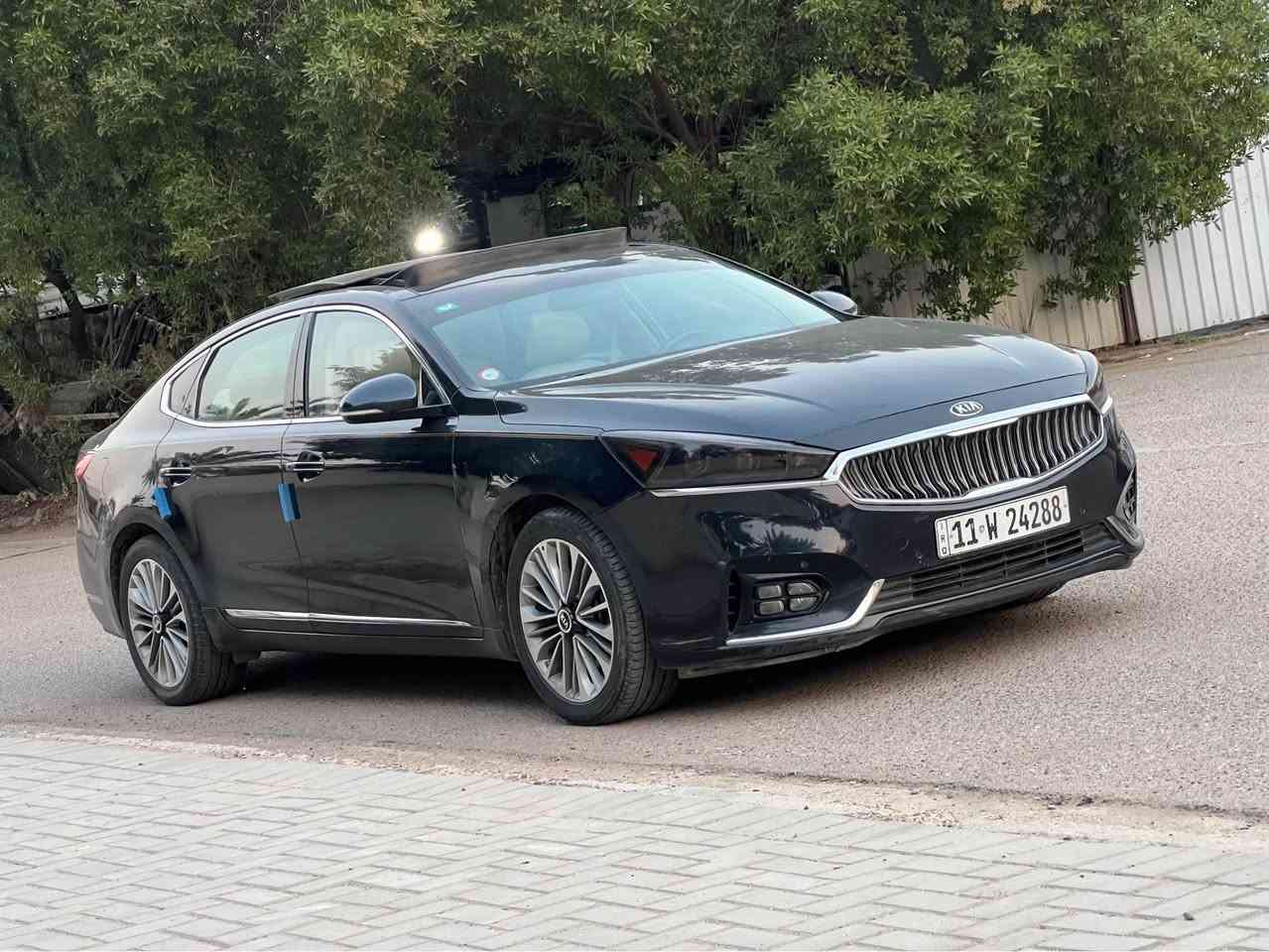 السلام عليكم 
للبيع كيا كادنزا موديل 2017
رقم بغداد وارد امريكي محرك 6سلندر 
ماشيه 93mil
ضررها جاملغ وبابين جهت السايق 
السياره فول مواصفات 
جاهزه من كل النواحي اي نقص مبيها 
السعر 145
وبي مجال للاستفسار ع ***********
مكان السياره بغداد السيديه بغداد, العراق
