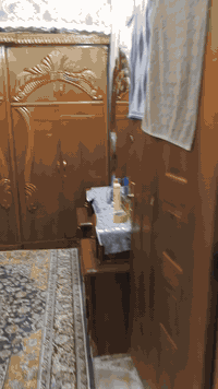 سلام عليكم
الدار للبيع
مساحة 100مربعة 10×10طابقين
استقبال +غرفة نوم+حولي +صحيات+مطبخ 
طابق ثاني غرفتين +حمام
عنوان حي اور قرب بانزين خانة علي دراجي
الاستفسار: ***********
