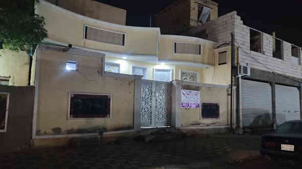 بيت للبيع
مساحة 100 متر امامي واقع حال 130
10 *  13
طابو صرف بأسمي 
الاسكان الصناعي شارع الجامع بالسايدين 
موقع تجاري
طابق واحد 
استقبال وصاله ومطبخ وغرفه وصحيات داخليه وخارجيه 
بناء طابوق وصب كونكريت 
السعر 150 
للأستفسار
*********** واتساب
*********** واتساب
