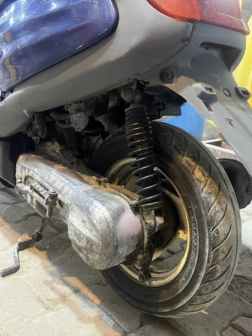 دراجه منغولي للبيع نضيفه شوفت عينك محرك باله جديد كهربائيات شغاله قفل ستيرن قفل جنطه نكره سلف الدراجه حلوه مابيها اي نقص السعر 450وبيها مجاي مكاني كربلاء حي العباس رقم ***********
