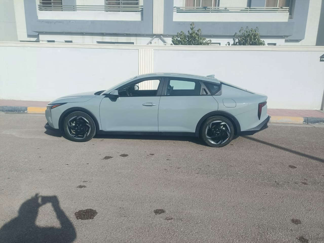 السلام عليكم
سيارة K4 موديل2025 زيرو
اللون المميز سموك أرغب من اللون الابيض 
محرك 2000دوش
ماشية 5 ألف فقط
سياره ليبل واحد بدون حادث ولا تعديل ولاتبديل ولاصبغ كما موضح في الصور.
مواصفات//
بصمه
تشغيل عن بعد
بصمه ابواب
بصمه جنطه
شاشه متصل حجم كبير
منافذ شحن خلفيه
سايد بريك كهربائي
مانع انزلاق
نقطه عمياء
أشاير مري
شحن واير لس كامره خلفيه دقه hd
تحكم وضعيات قياده 
فول تحكم ستيرن
فول قيادة ذاتيه مع تحديد مسار
رادار امامي وخلفي وجانبي
فول حساسات توقف ذاتي
لد أمامي مع عدسات زنون
لد خلفي
صندوق السياره ذكي يفتح ويرحب عندالاقتراب من السياره
♦فول مواصفات بدون البانوراما فقط.
♦السياره بدون رقم تسجل في جميع المحافظات عدا الاقليم
♦السعر179
للأستفسارآتصل آو واتساب على الرقم***********
