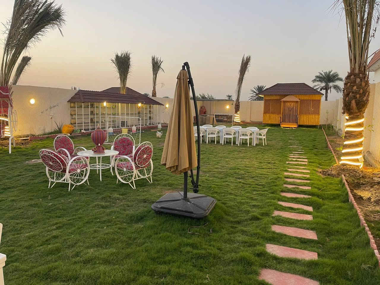 ***********
متوفر حجوزات على طول ايام الاسبوع 🌴🧊
المزرعه موثقه بتطبيق اجرلي ✅♥️
للحجز والاستفسار التواصل واتس أو الاتصال على الرقم التالي ***********
