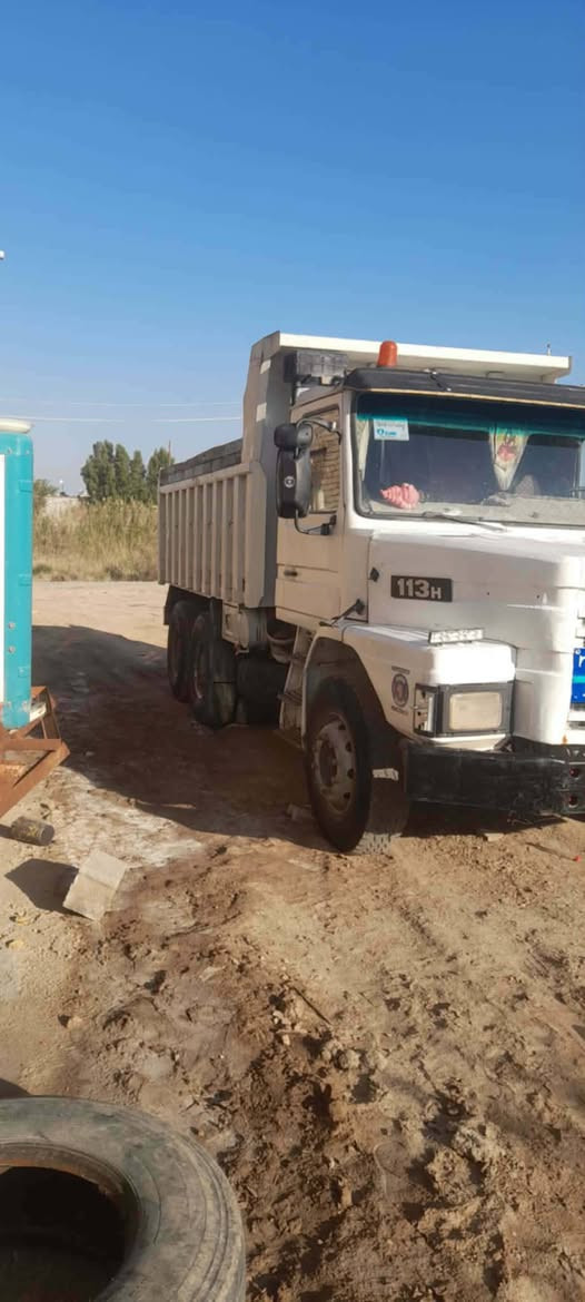 السلام عليكم سكانيا موديل٨٩للبيع  مكينه١١٢ونص كيره×٥ مجموعه سربس ١٩شاصي مكفول رقم انبار بسمي مشروع وطني الاتصال على هذه الرقم***********
