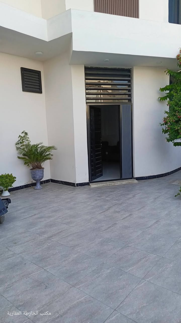 🏠دار للبيــــــع حــــديـــــث #مع_الكاونتر
فـٓـــي حــــــي الصحـــــة خلــــــف صيــــدليـــــة زهــــــراء الــــوطيفـــــي.. شـــــارع 10 م تبليــــــط
_________________
المساحــــــة // 200م
الواجهـــــــــة // 10م
النـــــــــــــــزال // 20م
_________________

🧱🏗️ #الطابــــــــــــــق #الأرضـــــــــــــي
غرفــــــــــة وصالـــــــــة وهـــــــــول ومطبـــــــــخ ومجمــــــــــــع صحيــــــــــات وگــــــــــراج وحــــديقــــة وطـــــارمــــة ومنـــــاور ...
🧱🏗️ #الطابــــــــــــــق #الثانــــــــــــــــي
ثـــــــــلاث غــــــرف وهــــــــــول ومجـمــــــــع صحيـــــــــات ...
_________________

____________💲
السعـــــــر وبــــــاقــــي التفــــــاصيــــــل ع الاتصــــــال
____________💲

_________
#مكتـــــب
       🪐 الخــــارطــــة العقـــــاريــــة 🪐
#الكائـــــــــن
   فـــي ⇩ حـي_الطيـاره_شـارع_25_الـرئيســي_قــرب
_المــــدرس_حسيـــن_طيــــاره
علي الزبيدي *********** 📲
___________________________________
_____________________________________________

