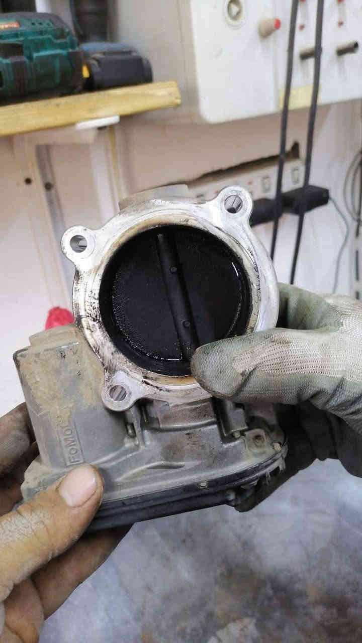 عروض ورشه عباس الساعدي مستمره
متواجدين طيله ايام الاسبوع حتى يوم الجمعه من الساعه ٩صباحا الى الساعه ٥ مسائاً حتى لو سيارتك تمشي بسلاسة، ترا منظومة الهواء والبنزين تحتاج تنظيف دوري للحفاظ على كفاءة المحرك وأداءه العالي 💪
يوجد لدينا جميع انواع نوزلات الكوري جيدي اي والدوش وجميع البلكات الأصلي والتقليد والصيني وتوجد لدينا جميع انواع نوزلات الاقتصاديه للسيارات الكوري الايراني والصيني يوجد لدينا جميع قواعد الفيتبم الكوري يوجد لدينا جميع انواع البلكات الوكاله 
🔹 تنظيف منظومة الهواء:
يشمل تنظيف الجويتر وبرمجته وفلتر الهواء لضمان دخول هواء نقي ومنتظم للمحرك، مما يقلل صرف البنزين ويزيد من سلاسة التسارع. 

🔹 تنظيف منظومة البنزين:
نستخدم مواد مخصصة لتنظيف النوزلات وخط الوقود البنزين بأفضل ضغط واحتراق مثالي ⛽

💡 النتيجة؟
– استهلاك وقود أقل 🔥
– أداء أقوى للمحرك ⚙️
– ثبات واستجابة أسرع 🚘

اضافة الى تنظيف حساسات المحرك مثل حساسات VVT و حساس Pcv (ولف التبخير)

وبالتأكيد فحص البلكات والمجاول 

📍 زورنا  وخلي سيارتك تتنفس صح وتشتغل بأفضل كفاءة ممكنة.
العنوان العماره محافضه ميسان مقابيل باب الدخول مال كراج بغداد ورشه عباس الساعدي  

📞 0773 222 2533
