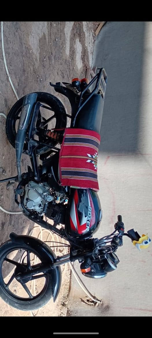 السلام عليكم بوكسر للبيع موديل 22 مفتوحه بستم بيه نقوصات بصيطه مكاني كربلاء حي رمضان السعر 750وبيه مجال قليل الاستفسار عارقم ***********
