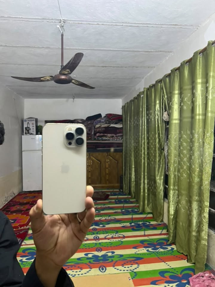 سلام عليكم للبيع أيفون ١٣ برو ماكس بطاريه ٧٨ شحنه و صوته و لمسه يخبل الله شاهد جهاز مستبدل شاشه نوعيه جيدا جدا ضمانها ٣ أيام لاستفسار ***********  السعر 580 وبي مجال
