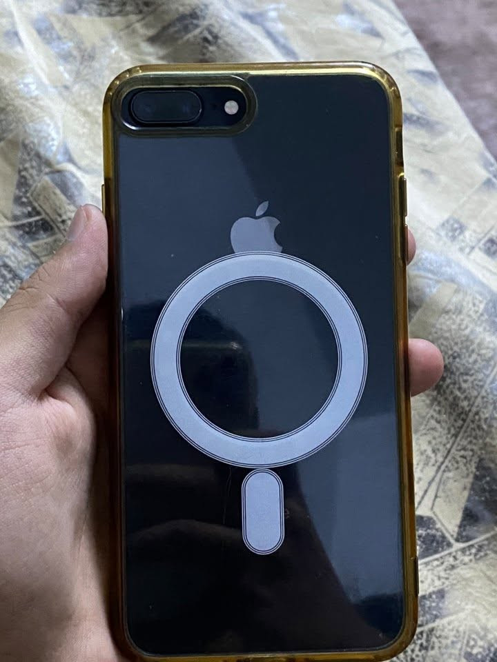 سلام عليكم شباب ايفون 8 plus  ذاكرة 64  نظيف كلش مابي اي عطل مابي اي عيب بطارية مبدلة اصلية فقط الباقي كلة شغال كلة بلادي ملاحضة هاي لاصقة الشاشة الي مكسرة 
رايدة ١٢٠ وبي مجال وهذا رقمي *********** مكاني البياع وماعندي توصيل
