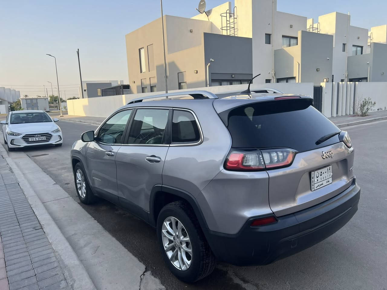 السلام عليكم جيب بزون موديل 2019 محرك 4 سلندر 2400 ماشية 81000 كم حادث فقط بنيد سيارة جاهزة مبيه اي نقص السعر 140 وبيه مجال بسيط مكان السيارة بغداد مجمع بدور بغداد رقم الهاتف ***********
