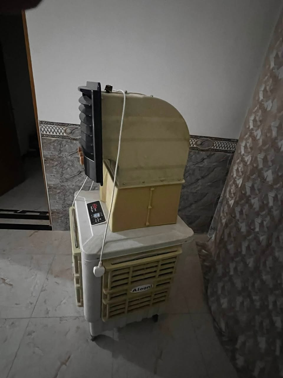 كونفيره حجم وسط للبيع 
مستعمله اسبوع فقط !!
شرط الفحص 
سعرها اشتريتها ٢٧٠ الف جديد رايدها ب٢٤٠ مستعمله اسبوع
تواصل على الرقم اسرع ***********
