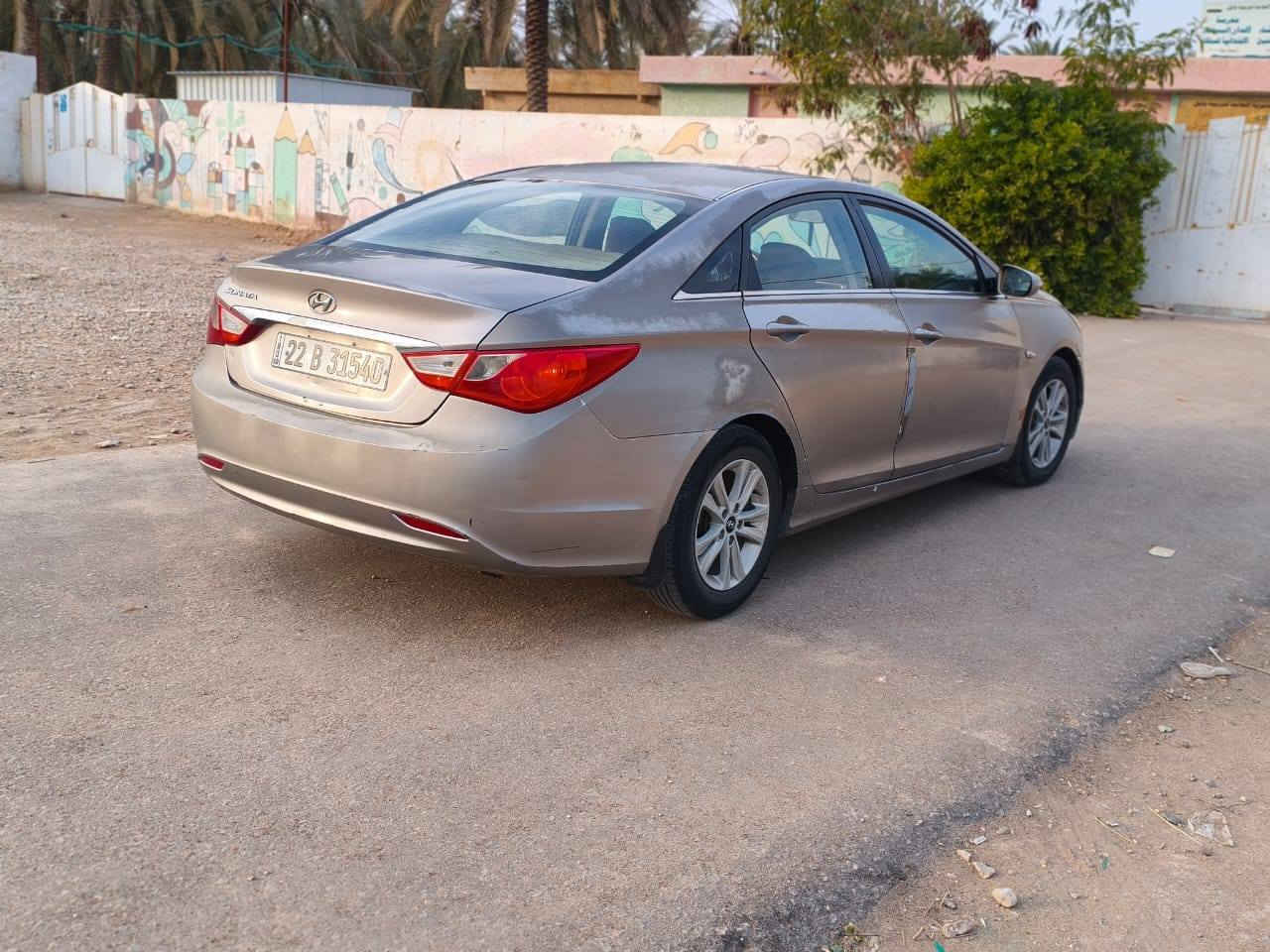 السلام عليكم سوناتا للبيع موديل 
وارد كوري مكينه دوش سياره جديده بيه فقط جراد 
رقم اربيل بسمي سنويه ل30 السعرب93 وبيه مجال بسيط 
‏‪***********‬‏
