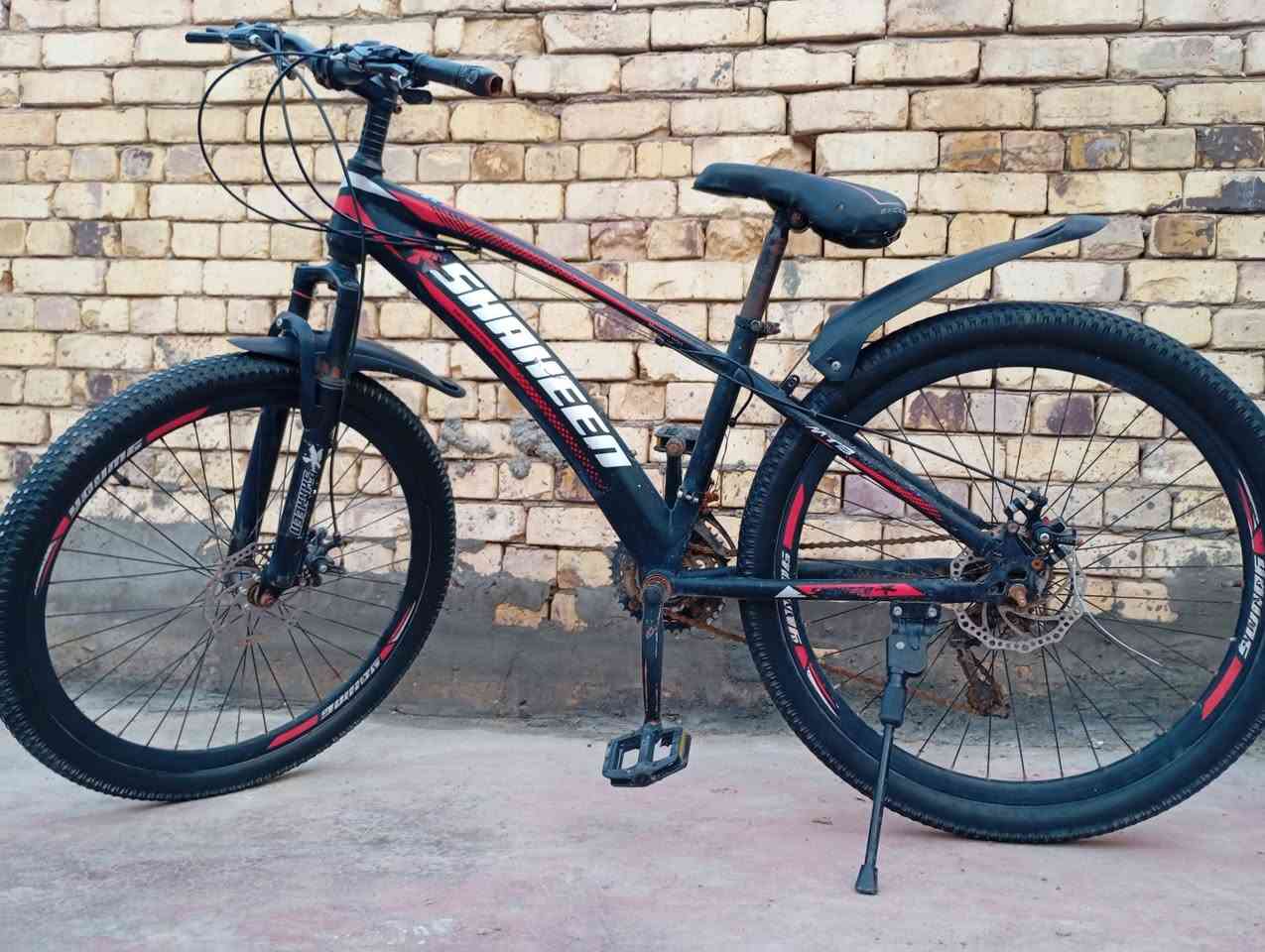 بايسكل جبلي كيمو حجم 26 
كامل وجاهز 
بدالات خلفية 7 نمر 
بدالات امامية 3 نمر 
بريكات دسك 
ستاند صفاحي 
دبلات شغالات
ونضافة 90٪
مكاني ديوانية حي الفرات قري الطاقة الكهربائية 
السعر 75 الف 
*********** واتساب او اتصال
