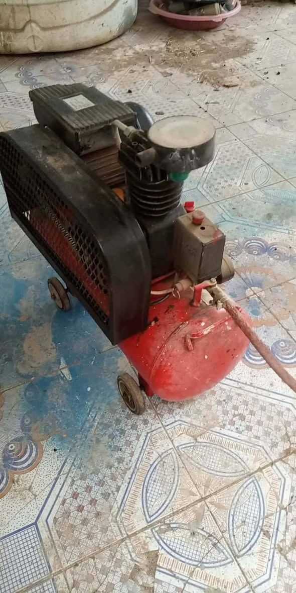 كمبريسر نفخ للبيع شغال شرط الفحص ونضيف السعر ب 175 العنوان القرنة الثغر الاتصال ***********
