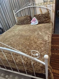 سرير تركي جديد مع دوشك طبي للبيع ٠٧٧٢٦١٠٠٨٤١