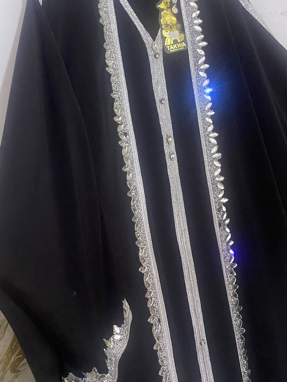 قفطان اسود قياس 50
يلبس من وزن 80 الى 100 
يفيد الي اعمارهم من35 واكثر
ماملبوس ابدا بس قياس دقيقه وحده 
السعر 50الف


**إذا كنت صاحب هذا الإعلان وتريد حذفه لأي سبب، رجاءا أرسل رسالة إلى الدعم الفني**