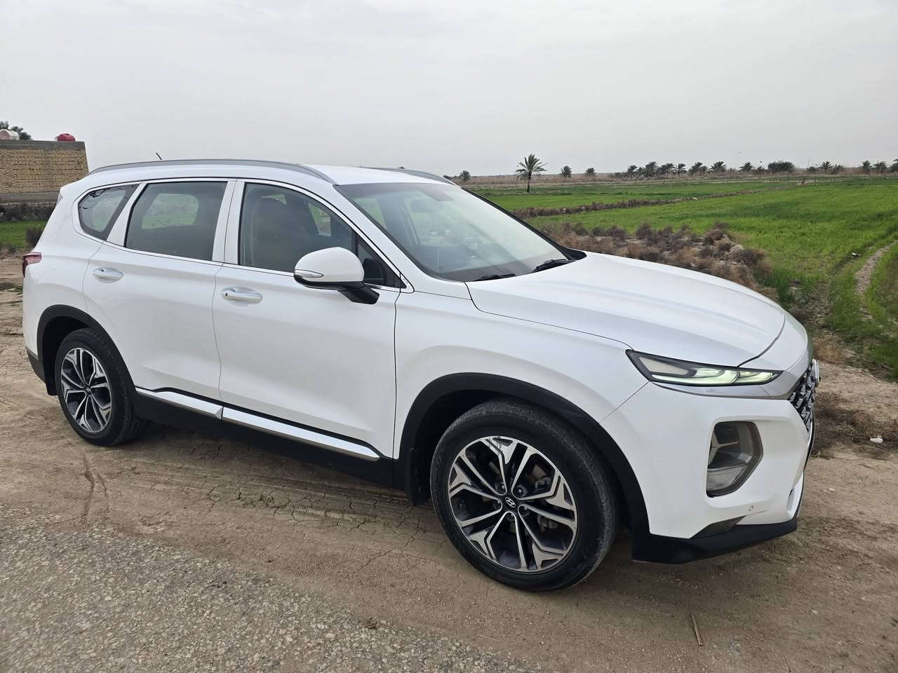 سنتافيه موديل 2020  خليجي للبيع رقم اربیل سنوية
بدون صبغ

6 سلندر 
كير 8 نمر
محرك3500
بصمه تشغيل
بصمتين 
الكشنات الاماميه كهرباء
بردات خلفيه
فول تحكم ستيرن
مثبت سرعة
شاشه جبيره
تبريد منفصل
تبريد 3 قطع 
7 راكب 
حساس امامي خلفي
كاميرات امامي وخلفي 
لد نهاري امامي
لد خلفي
جنطه كهرباء
لايت زنون عالي وناصي
اشاره ترحيب
اشاير بالمري
مري شفط
4 انضمه قياده
شفتات ستيرن
شحن واير لیس
شحن لاسلكي
حدادية ممتازة
 ماشية ١٩٠  الف 
وبعد بيها مواصفات 
233 $ورقة بیه مجال قلیل
مكان السیارة 
النجف 
السيارة بيهه بارد قليل وبيهه اثار حالوب صغير وقليل جدا 
***********
