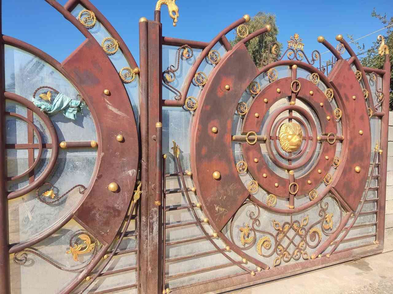 باب خارجي للبيع 4متر الاستفسار والاتصال ***********
