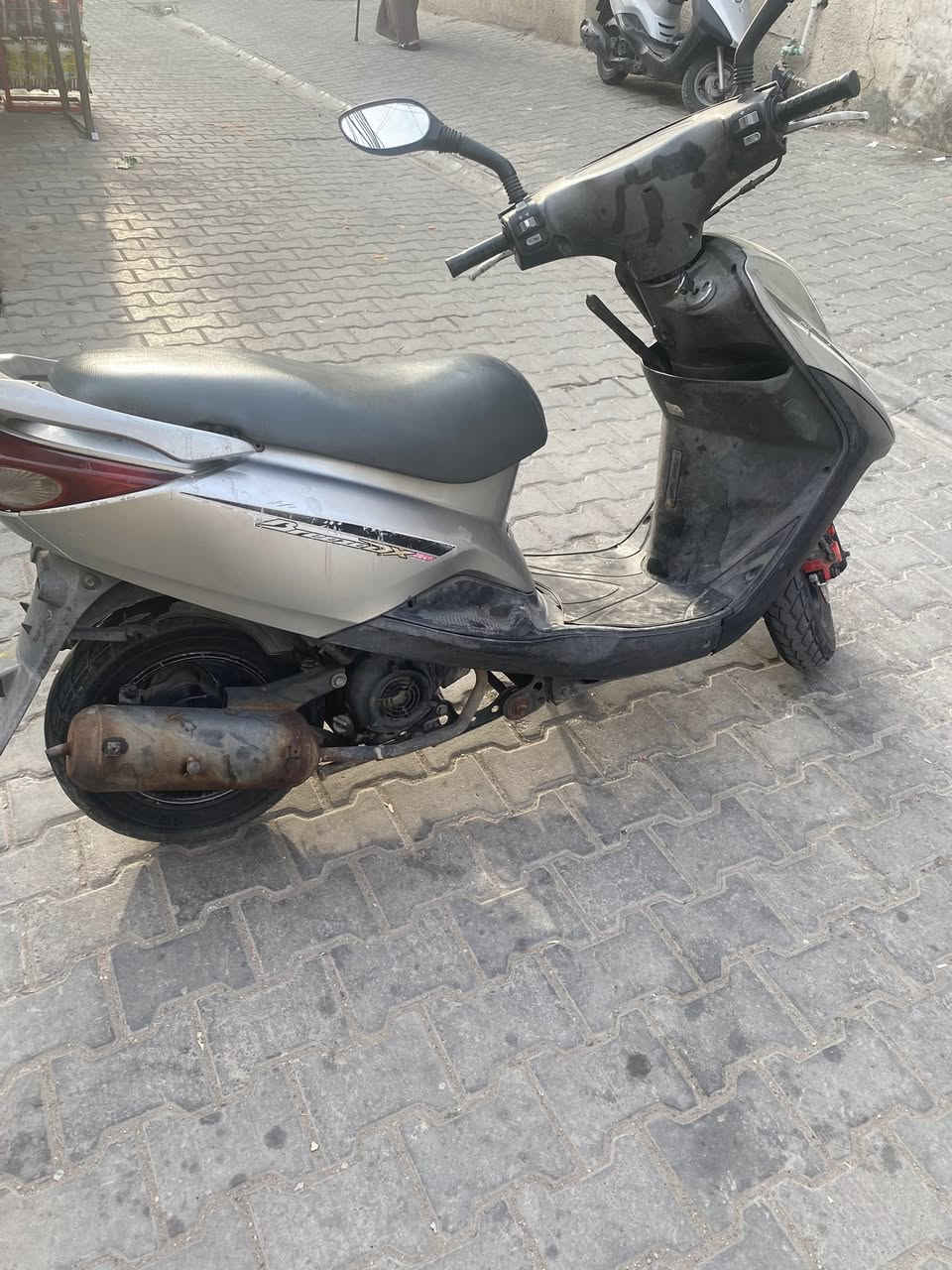 السلام عليكم 
بريز جديده شلعه ومعدل 
كفرات اصليه 
كلجات جديده كامله كلشي بيهه شغال 
٦٥٠ 
وهذه رقمي 
***********
