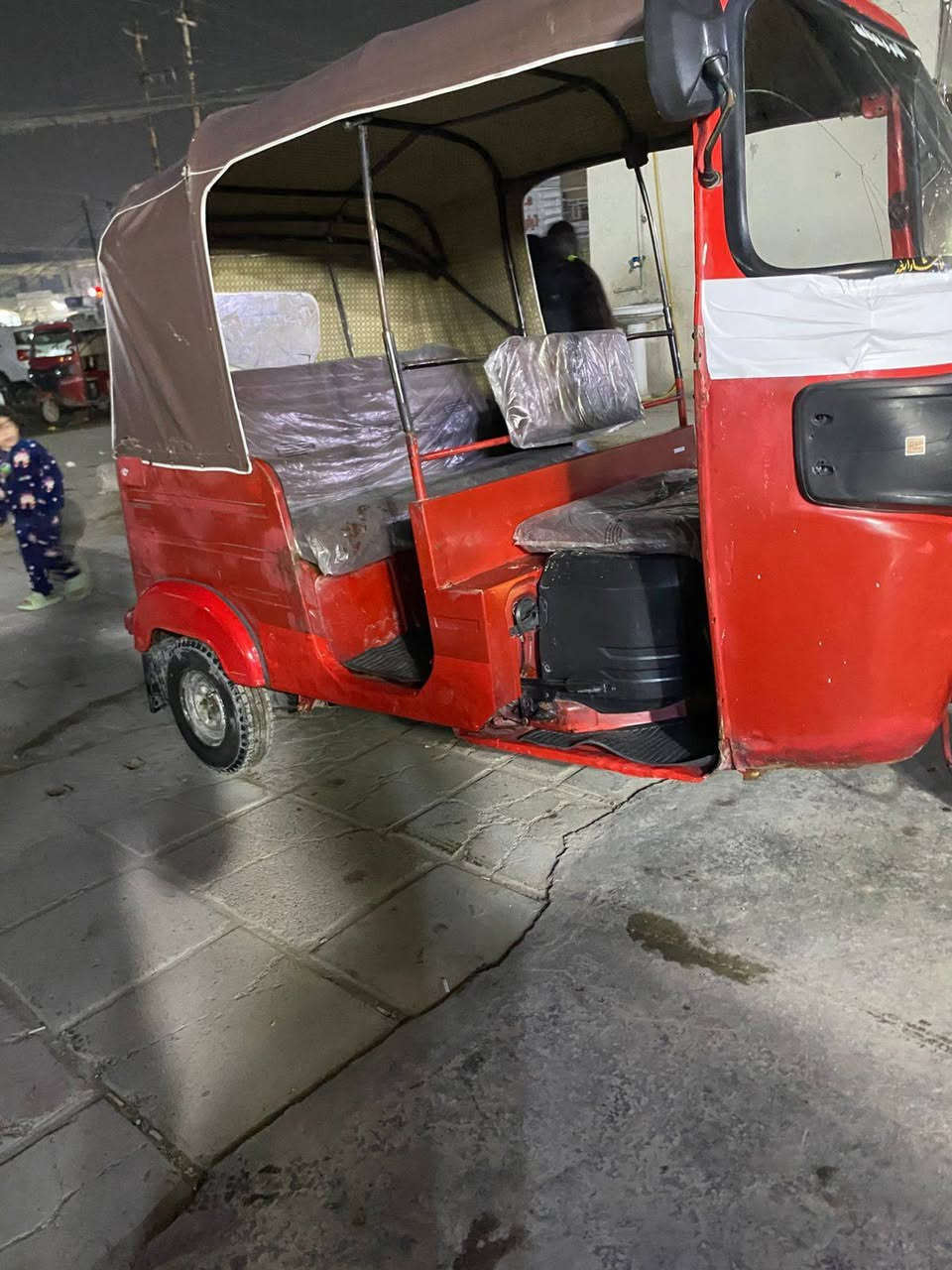 سلام عليكم لبيع مديل ١٩ أوراق سعر ٣٥٠٠ وبيها مكان بغداد المين   ***********
