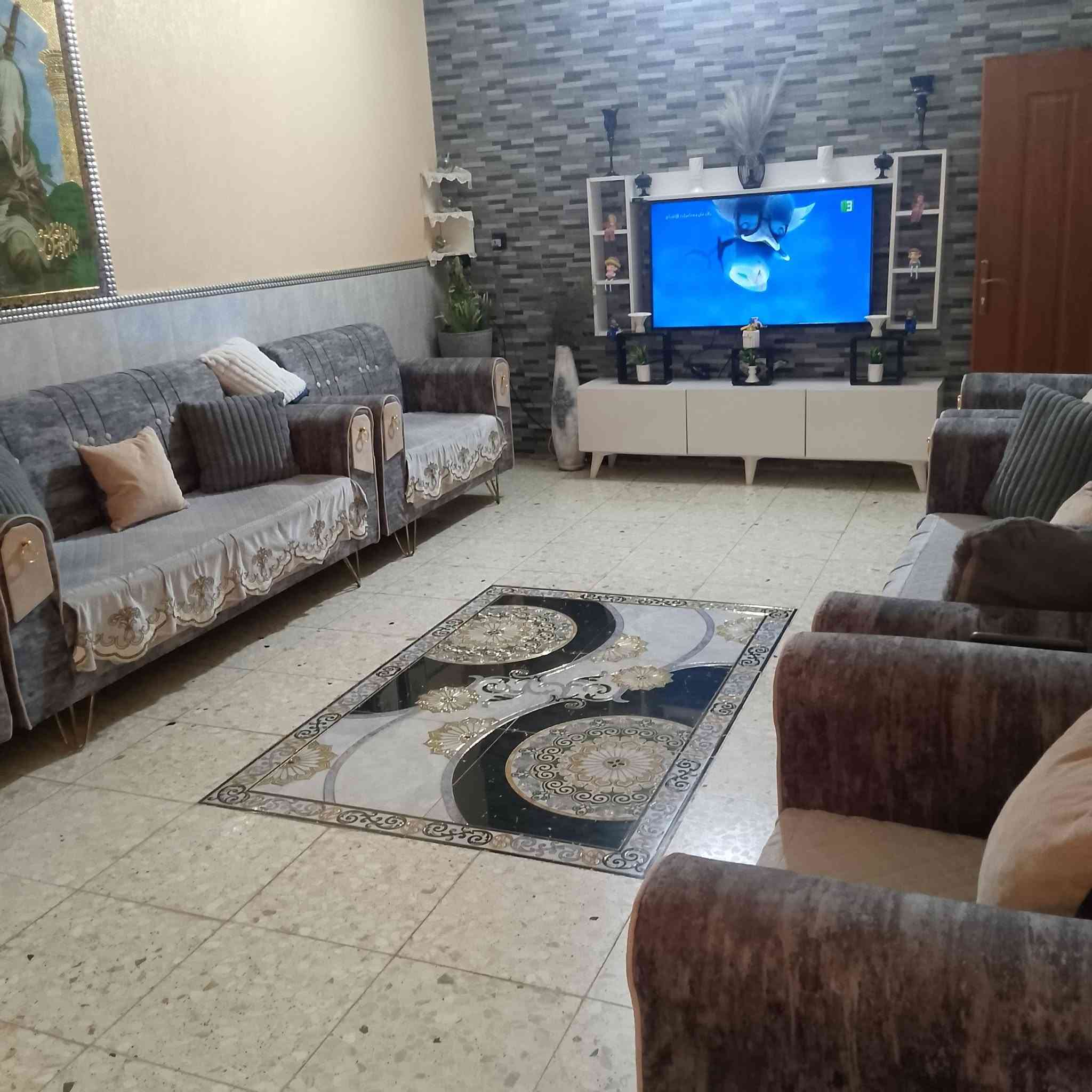 السلام عليكم بيت للبيع الزعفرانية نهاية شارع المعهد زراعي سند25وكاله ام الصوره المساحة 100متر واجهه 7ونص نزال14 طابق ونص كامل من كلشي أي نقص مابي شارع تبليط غرفتين نوم والغرفه الثالثه على النص خدمات كامله وياه 3تانكي مي وماطور وسخان ءءءءءءءء
ينباع ويه الاثاث أو بدون اثاث السعر 90 للاستفسار الاتصال واتساب ***********
