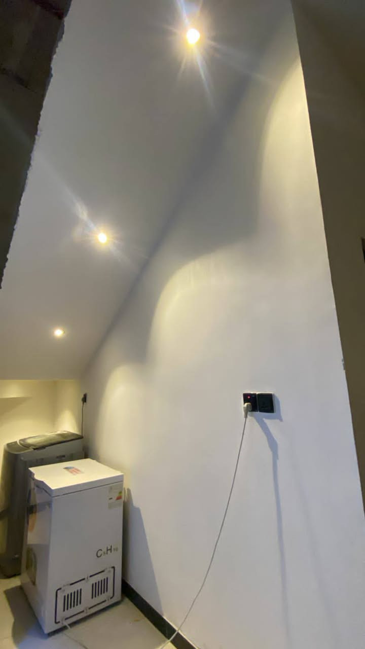 اقساط            اقساط               اقساط
يتوفر بيت مساحه ١٠٠ متر البيت بناء ٢٠٢٥ طابوق بناء متعوب علي موقع مرتب البيت ركن على شارعين الشارع ١٠ متر الموقع باب الهوى قرب مدرسه الجزيره الرابعه علمآ البيت تقسيط تنطي ٣٠ مليون والباقي بالشهر ٥٠٠ الف سعر البيت 55 وبي مجال ***********
