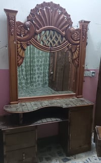 غرفة مستخدمة • ٦ أبواب • صاج طبيعي