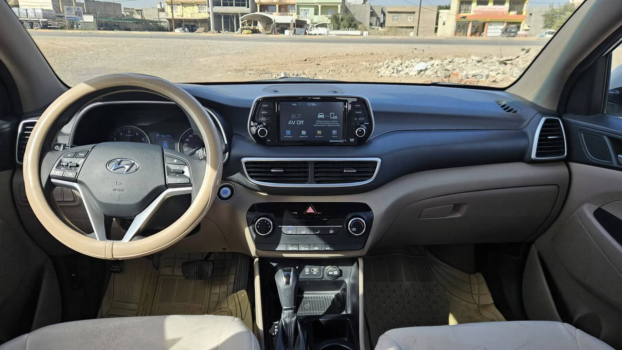 توسان خليجي (كوري) 2019 للبيع
السيارة اخذتها بوقتها زيرو  بأسمي وتحويل مباشر 
مكفولة عام 
بيها شخوط بسيطة . 

▪️ محرك 2000 DOHC
▪️ العداد: 192  الف 

المواصفات
🔹شحن لاسلكي للهاتف
🔹 تبريد وتدفئة قطعتين 
🔹ثلاثة انظمة قيادة ( سبورت ، عادي ،اقتصادي)
🔹 شاشة تدعم  Apple CarPlay+ Android Auto
🔹 تحكمات على الستيرن 
🔹 كاميرة خلفية دوارة
🔹 حساسات أمامية وخلفية
السعر  ١٨٨ $ 
للاستفسار 
***********
