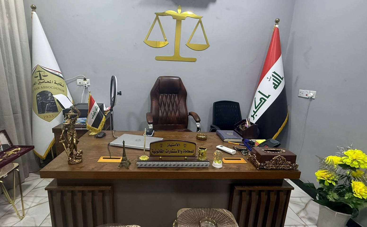 السلام عليكم اثاث مكتب محاماه كامل نضيف للبيع في بغداد الغزاليه للاستفسار ***********
