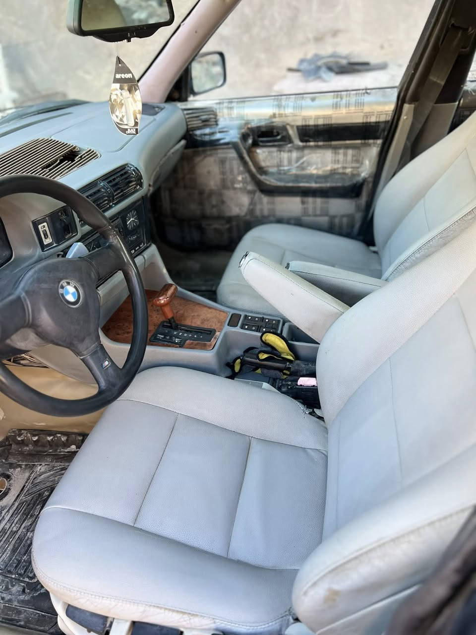 𝐛𝐦𝐰 𝟓𝟐𝟓i
𝟏992
كير اوتماتيك 
كير محرك اكسل بشرط 
دبل جكمجه 
حدادية وره وكدام بجيس 
أربع تايرات لوك 
تبريد 
أربع جامات كهربائي Auto
🔴رقم بابل تحويل بشرط سنويه جديد لحد2026 كلشي موجود بل سوك سعرها52 وبي مجال بسيط شراي خابر وتدلل.

مكاني بابل بلحلة
‏***********
