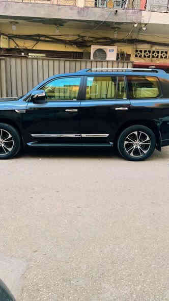 لاندكروز ٢٠١٨ ساز رقم بغداد هزه سنويه جديد
بسمي تخم تاير ماشيه ١٣٦ سياره جديده بيهه بارد
بلبنيد كد شبر الباب الخلفي من الحافه بي كد اصبعين فقط...  مكاني كوت واسط ***********.. ***********
