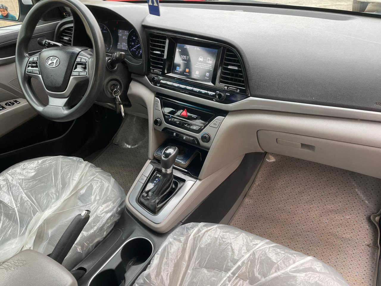 سلام عليكم
سيارة انترا مديل 2017
حادثها بنيد ليبلها واحد 
المكينه والكير خير من الله 
مكينه 2000 دوش 
كير اي تي تخم تاير 
السياره ماشيه 94
منضومه غاز بيها 
السعر 128 وبيها مجال حك الجيه. 
المكان بغداد الشعلة 
***********
