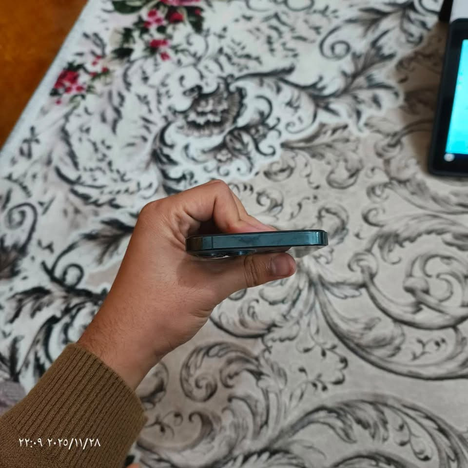 السلام عليكم 12 pro max جهاز وتر تك  شرق اوسط ما مبدل بي اي شيء فقط مثل ما وضح بل   علق والسعر اليعجبني ادخلك خاص هذا رقم للتواصل***********
